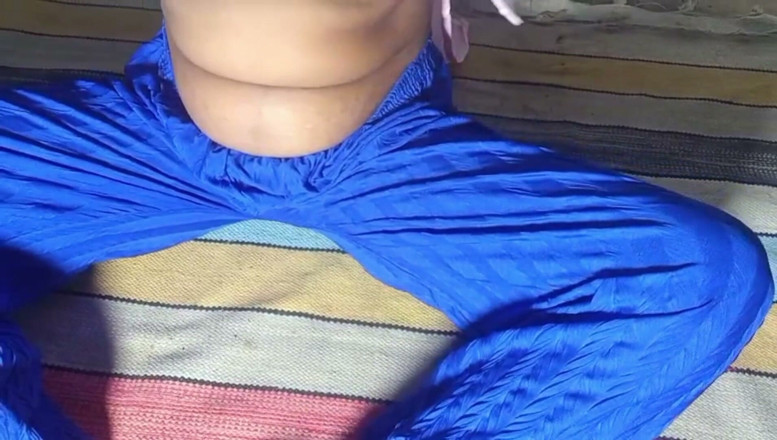 Bk Vlogs: Bhabhi si strkal koště do kundičky.