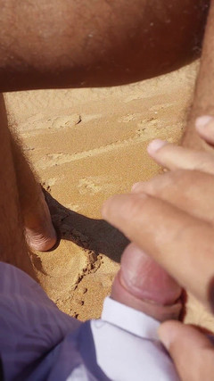 Ladysilvas: Ladysilva Exibindo Meu Pau Na Praia