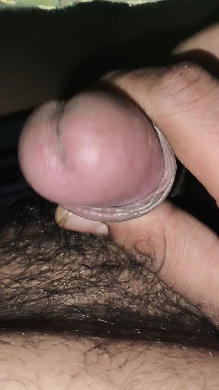 Bigfunn: 그는 검은 음경을 흔들고 물을 뽑아 친구를 성적으로 했다.