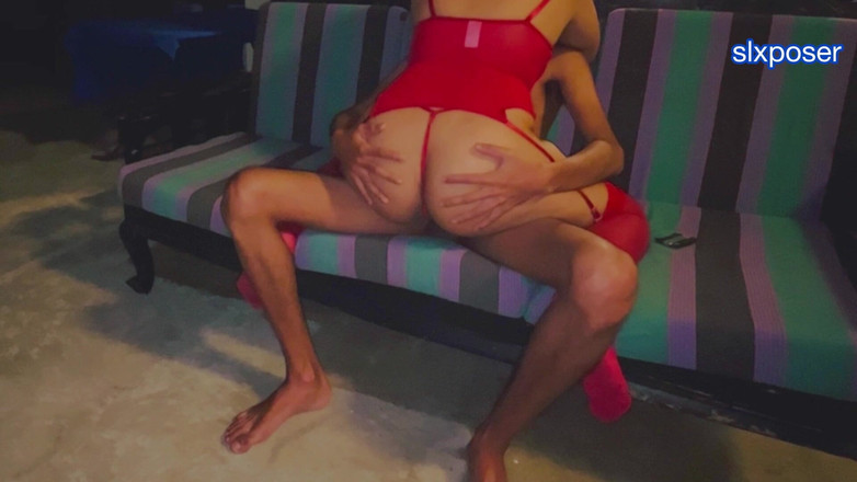 slexposer: Bertemu dengannya di bar. mengongkeknya dalam pakaian dalam yang dia...