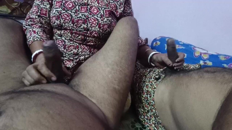 bengalihousewife: Une femme au foyer bengalie indienne branle 2 bites