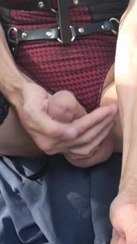 Travesti gran polla y exhibición al aire libre