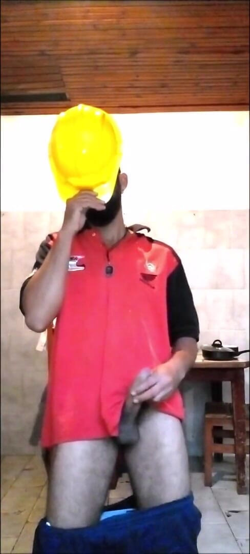 Stink HairyMale: Hot short 4 yellow helmet