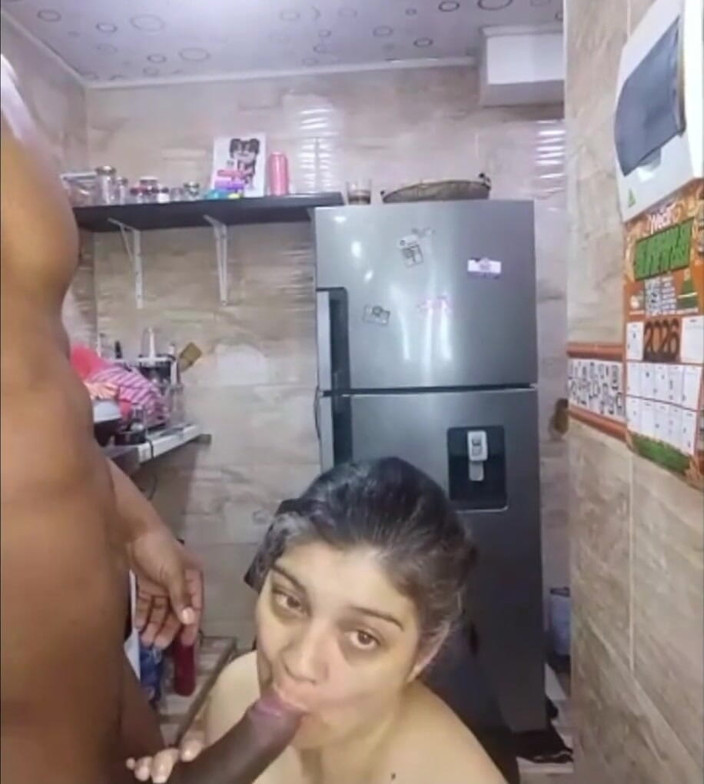 AnnyAndyelli: Büyük Penisli Latin Adam Evde Piknikte Beyaz Kızla Sikişiyor