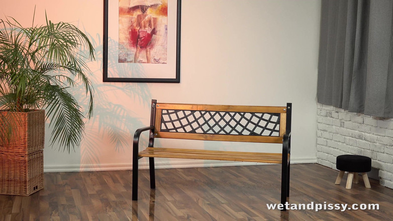 Puffy Network: 在镇上的夜晚通过湿润和撒尿