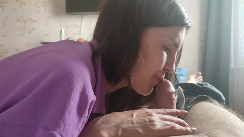 Sasha Green: Surorii vitrege îi place să sugă pula mea mică și dulce