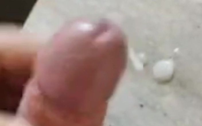 Amreis: Mi sego tutto il giorno il mio cazzo duro. Mi...