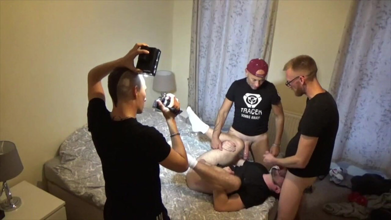 RAW PORN SPY CAM: Cu penetraiton dublu fără prezervativ pentru Danny