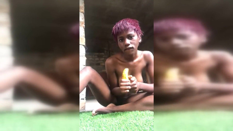 African Beauties: Zenci genç kızla azgın muz fışkırtıyor