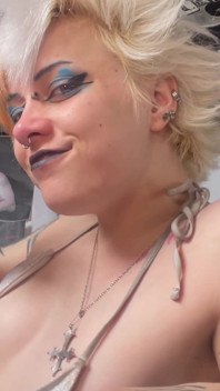 Yarak ve meme ucu kıskaçlı burun gotik kız 31 talimatı
