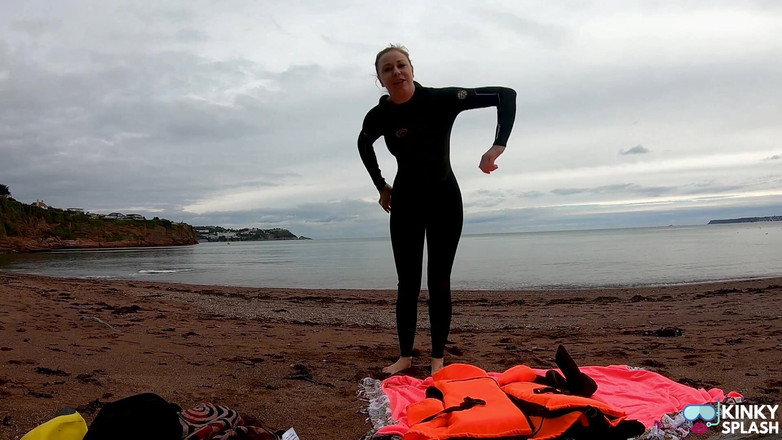 UKCuteGirl: Strapped ketat &amp; floating free - tes life jacket wetsuit seksi