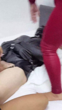 Atada y atormentada por dominatrix asiática