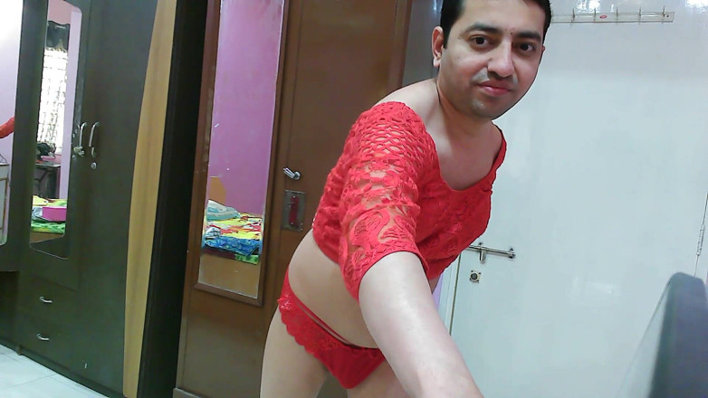 Cute & Nude Crossdresser: สาวประเภทสองฟemboy ข้ามเพศน่ารัก Sweet Lollipop ในเสื้อครอปและกางเกงใน