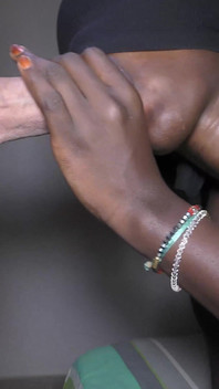 Ebenholz-teen-muschi geleckt, bevor sie gefickt und vollgespritzt werden