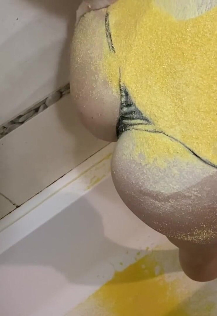 Monnycka: Esfregue para bunda