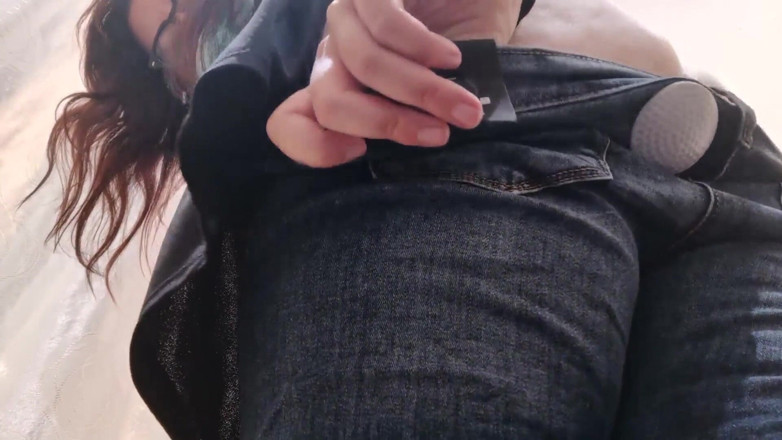 Nicoletta Embassi: Chenge wet panty in a store