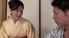 Raptor Inc: Premium Japan: 12 bellissime MIlf che indossano un abito culturale, affamate...