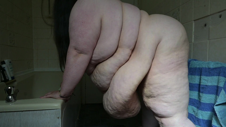 SSBBWLadyBrads: 超级肥胖的巨肚拍打视频