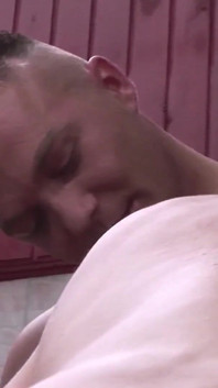 คลิปพิเศษ Bareback: เย็ดกัน 3 คนริมสระว่ายน้ำระหว่างหนุ่มกล้ามโตเซ็กซี่ร้อนแรง