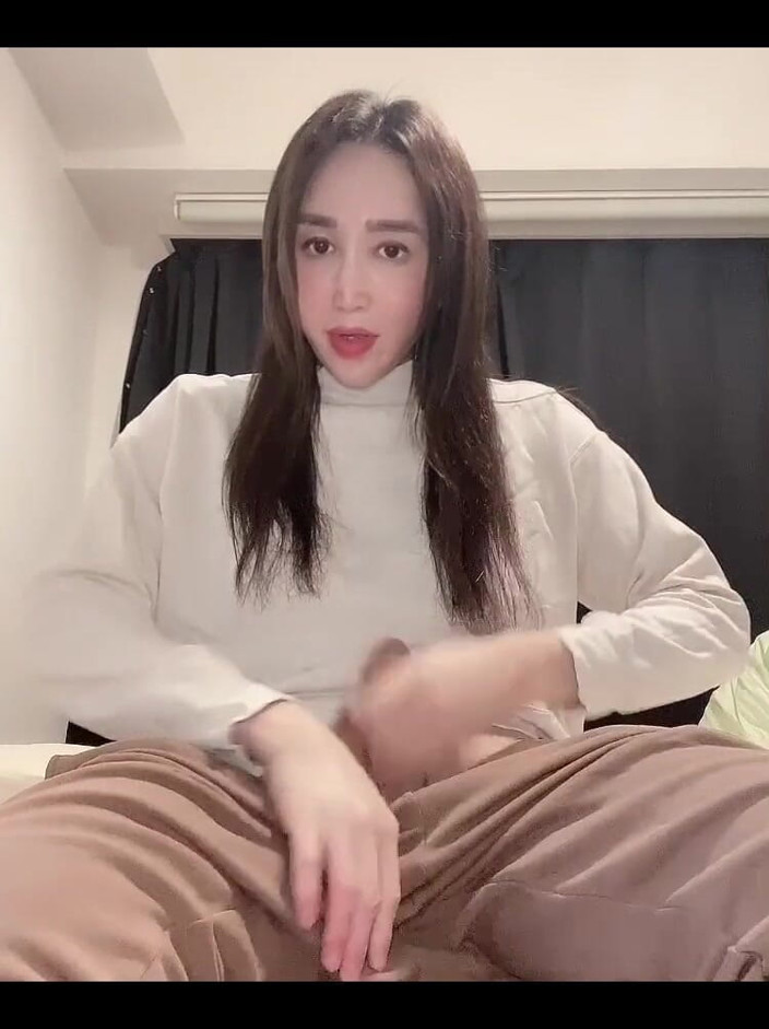 TS Shizuka: Masturbation in Pajamas