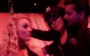 Hot Girlz: Gagici țâțoase împart pula în camera de sex VIP