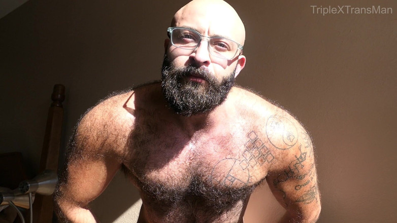 TripleXTransMan: 侵略性的变性男性身体崇拜