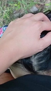 Nossa terceira namorada fica assistindo no parque para que ninguém nos pegue fazendo sexo