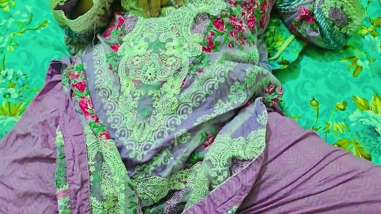 Faryal: Schöne freundin hindi dirtytalk