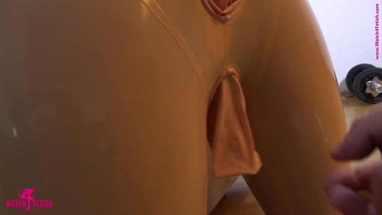 Fem Latex: Uzyskiwanie lalki lateksowej laski