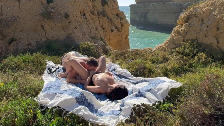 Sexy and Married: ดวงอาทิตย์ ทะเล และถึงจุดสุดยอด