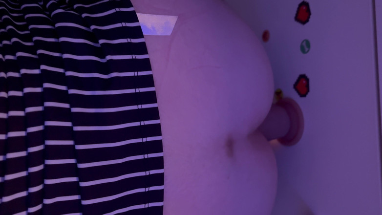 Naomi Pink: Dildo mengongkek isteri saya