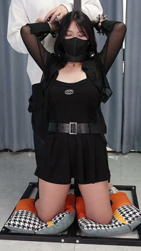 Girlfriend's Metal Frame Restraints, Tickling the Spot