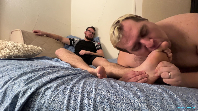 Ticklish Chubs: Cdubs поклонялися і