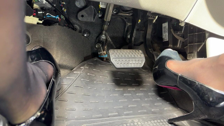 DINA LIGHT: Pedalando bombeando com a deusa ucraniana