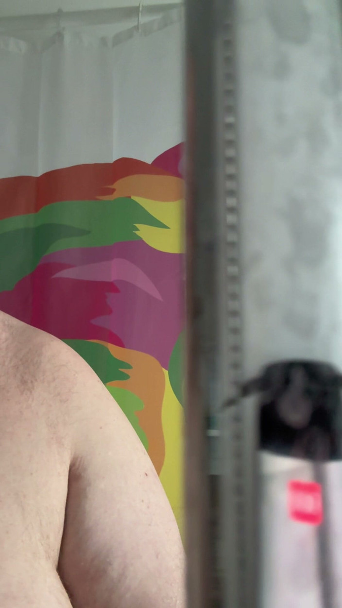 BigBearFrankfurt: Quick Stop in the Shower