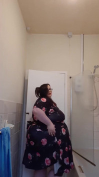Ssbbw plaagt vóór het douchen