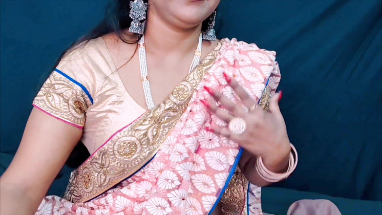 Sexykajalbhabhi: Gorąca milf złapała pasierba masturbację i pomóż mu