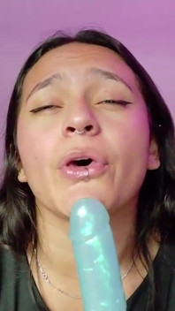 Náuseas Petite Latina