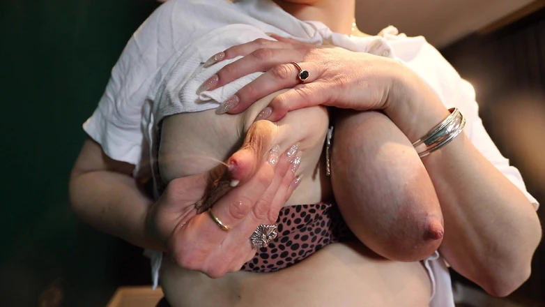 Countess diamond: Breastfeeding Time