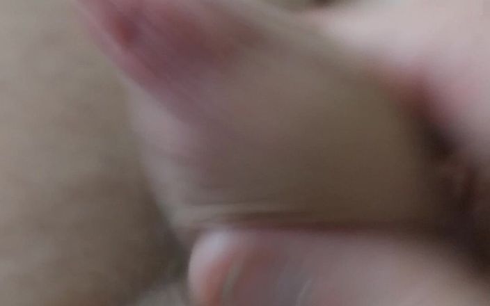 Cindy Belfast: Gorgeous Girlcock Exploding Cumshot