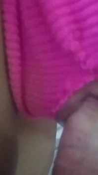 Mi godo il mio nuovo sex toy fino a quando non mi viene in bocca.