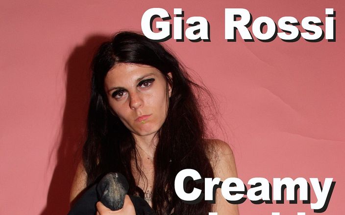 Picticon bondage and fetish: Gia Rossi romig in haar broek