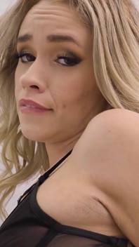 Blondes teenie-schätzchen tief anal gefickt