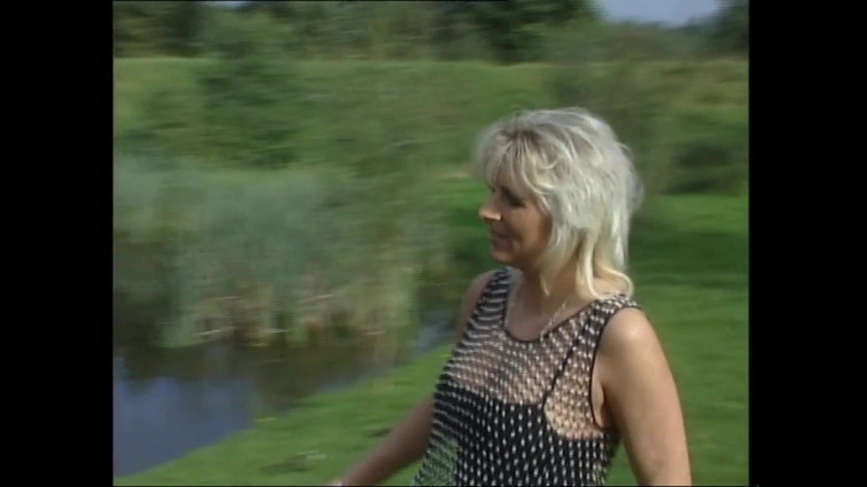 DEUTSCHLAND PORNO TV - our best full movie: Брюнетка збуджена повія відсмоктала великий жорсткий член його друга