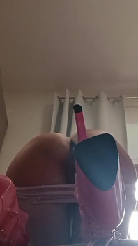 Perfect-assed MILF Fucked with a View of Her Pussy