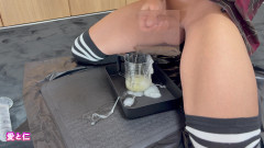 JAPAN FEMDOM: 女装，大量射精到量杯里