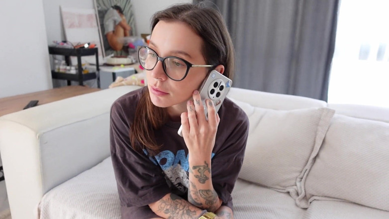 Ghomestory: Sie hat das Internet kaputt gemacht, damit der Meister kommt...