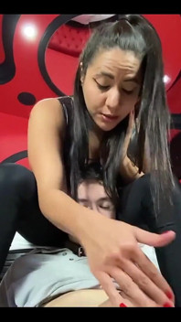 Zeița Kiffa și @mrpine1 - Kiffa mean și sexy picior dominare și tachinare de pulă până când a primit spermă pe picioare