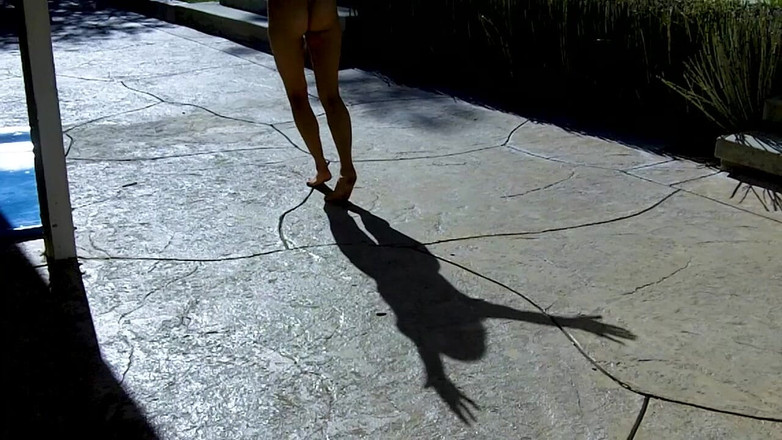 Top Web Models: Lexi bloom sexy studentessa legata e scopata a bordo piscina...
