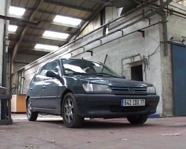 Videos Francaises: Oszałamiająca brunetka francuska laska zerżnięta na parkingu